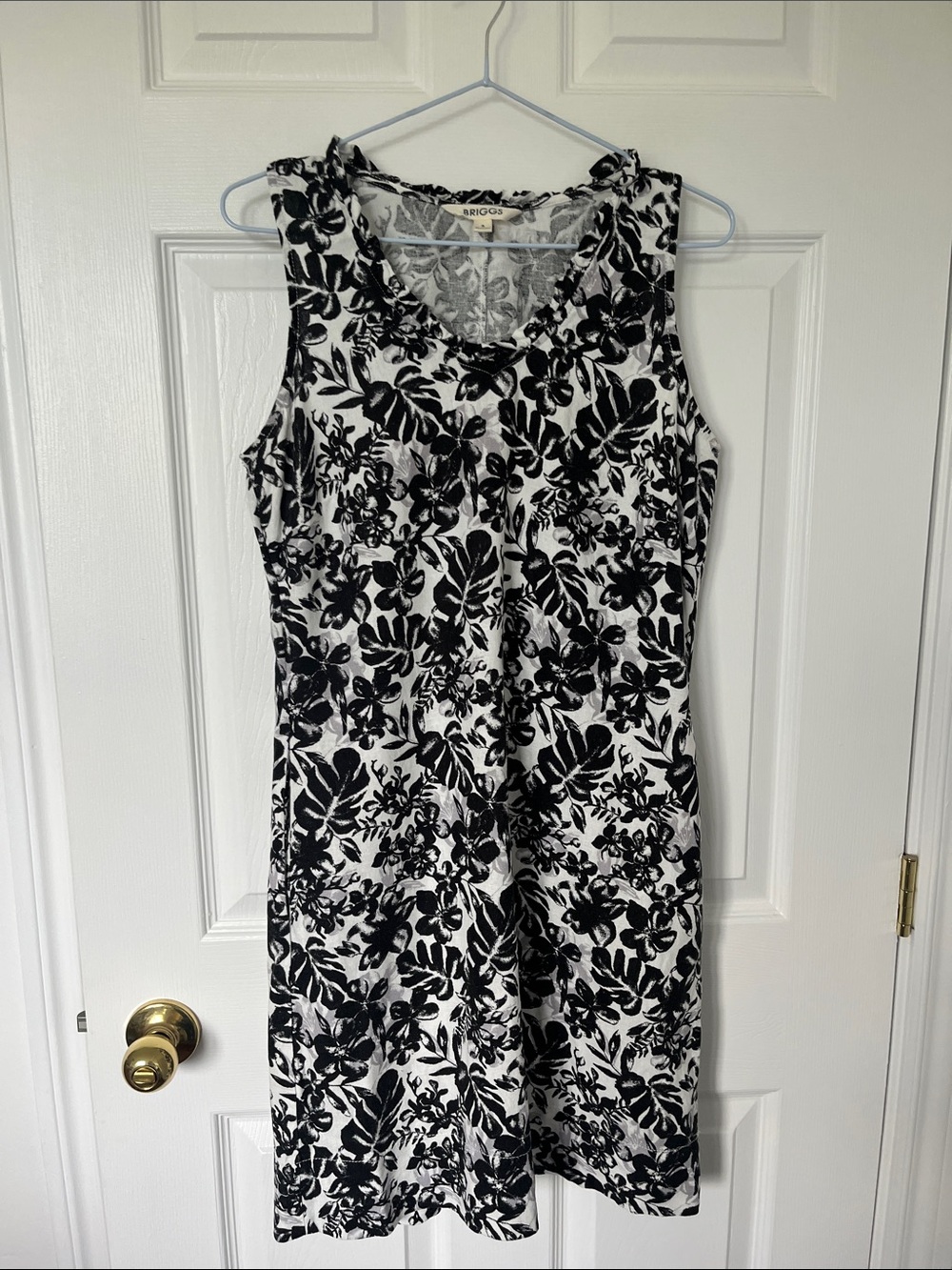 Briggs New York Black & White Floral Sleeveless V-Neck Midi Dress